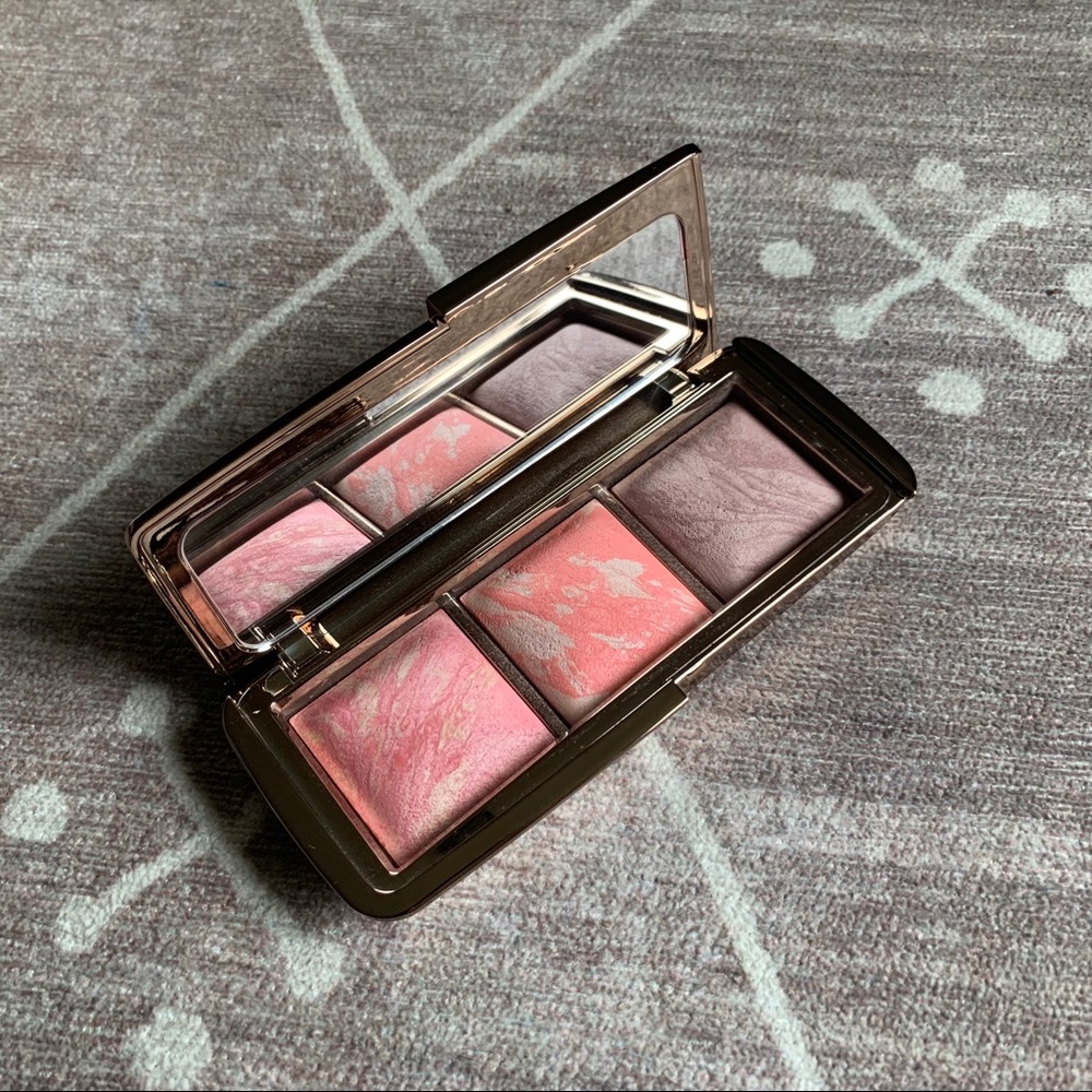 Hourglass - Ambient Lighting Blush Palette LE